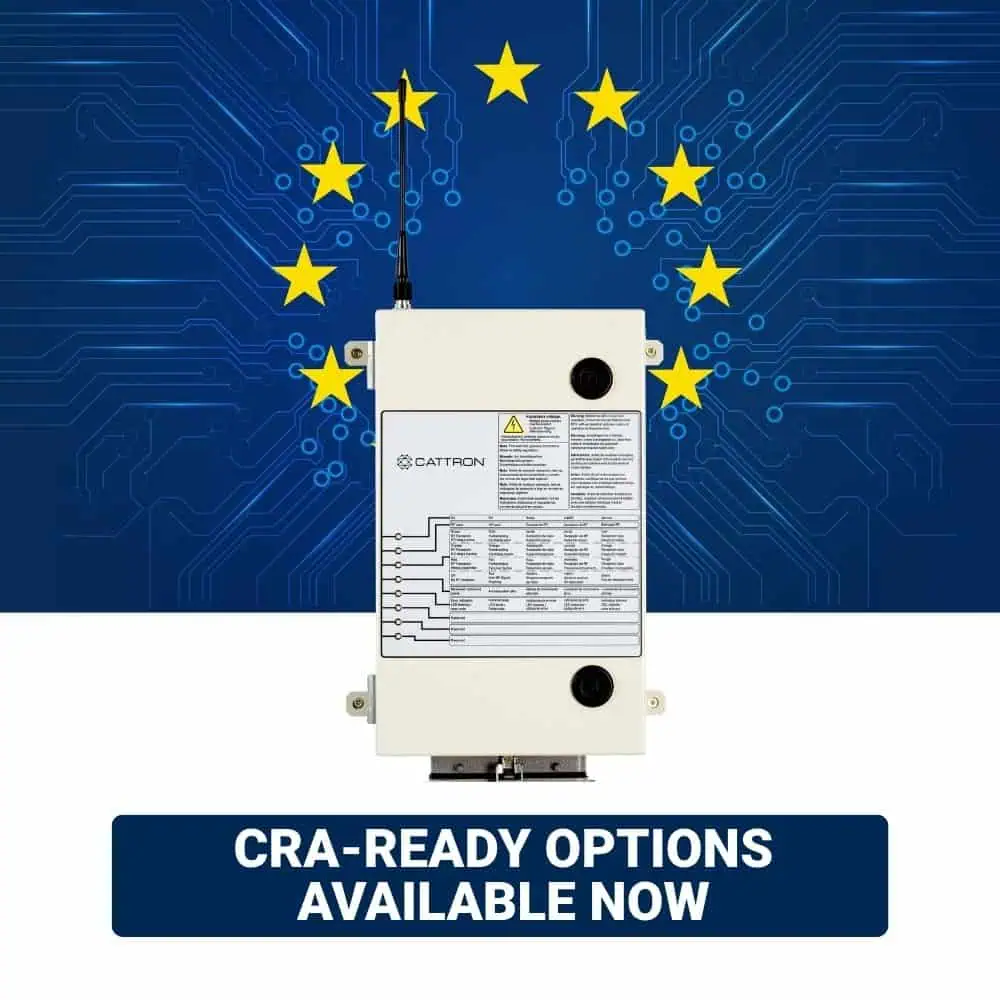 Das MMCU4-Gerät ist unten vor den EU-Sternen und vor einem blauen Leiterplattenhintergrund von vorne abgebildet, darunter befindet sich die Aufschrift „CRA-READY OPTIONS AVAILABLE NOW“.
